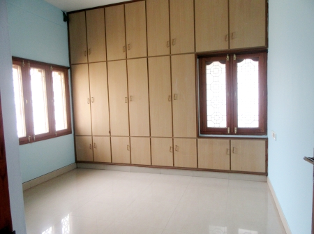 4) Li id 395 - Childrens Bedroom.JPG
